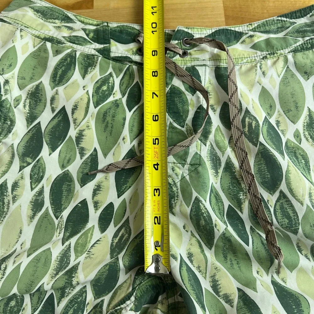 Patagonia Mens 30 Green Leaf Print Wavefarer Board Shorts 86555 Swim Trunks 9 In